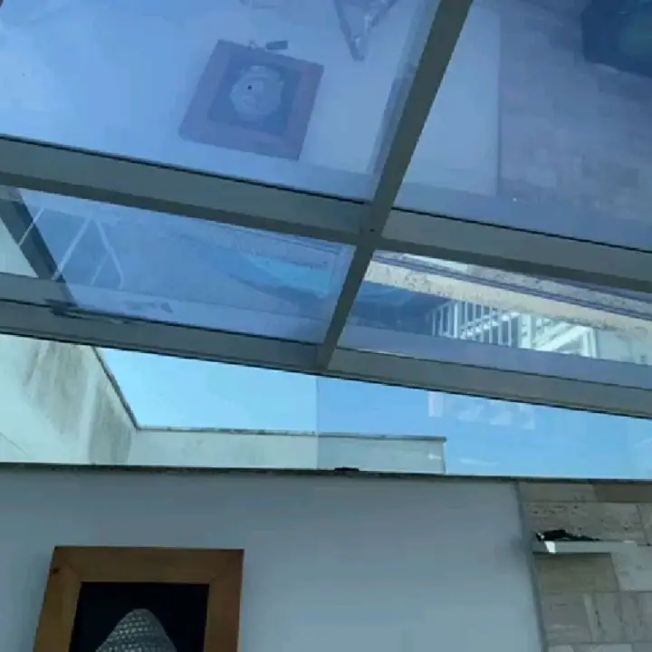 Teto e vidros com película de redução de calor aplicada pela Edu Film