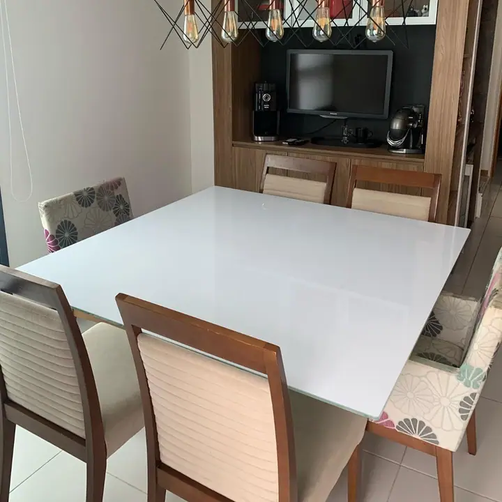 Mesa de vidro com película aplicada pela Edu Film