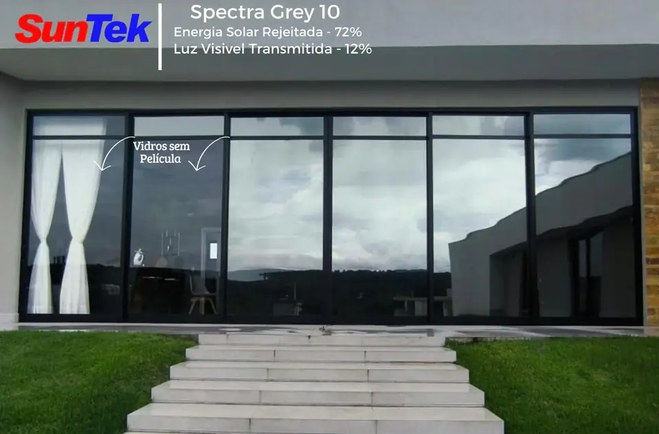 Fachada de vidro com película Spectra Grey 10: 72% de energia solar rejeitada